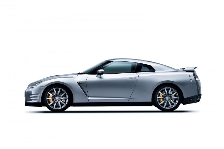  Nissan GT-R 2011 года  (фото 83 из 87)